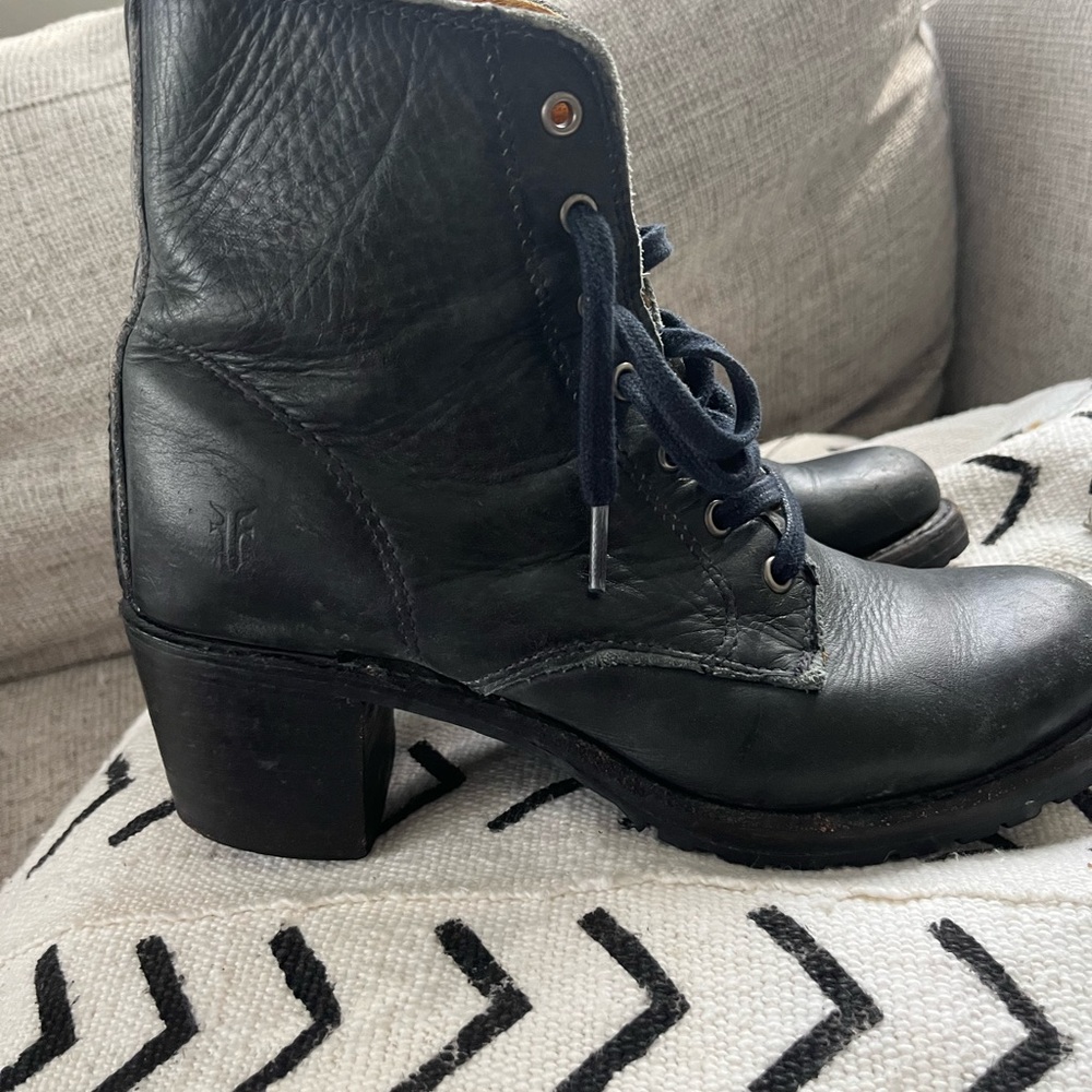 RARE FRYE BLACK LEATHER SABRINA 6G BOOT size 8m